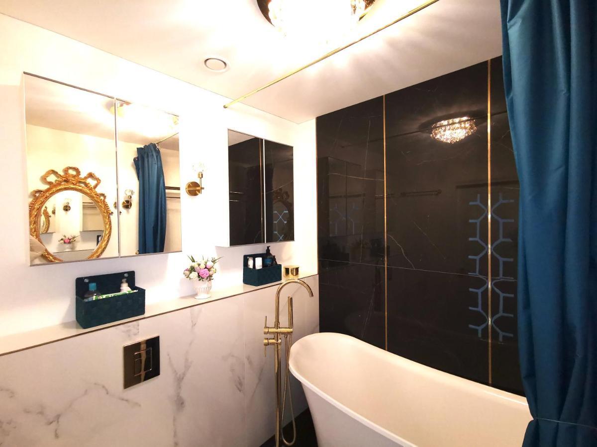 شقة Luxury Penthouse With Large Terrace & Panoramic Old Town View فيلنيوس المظهر الخارجي الصورة